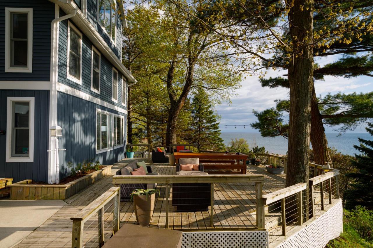 Looking Glass Beachfront Inn Grand Haven Exterior photo