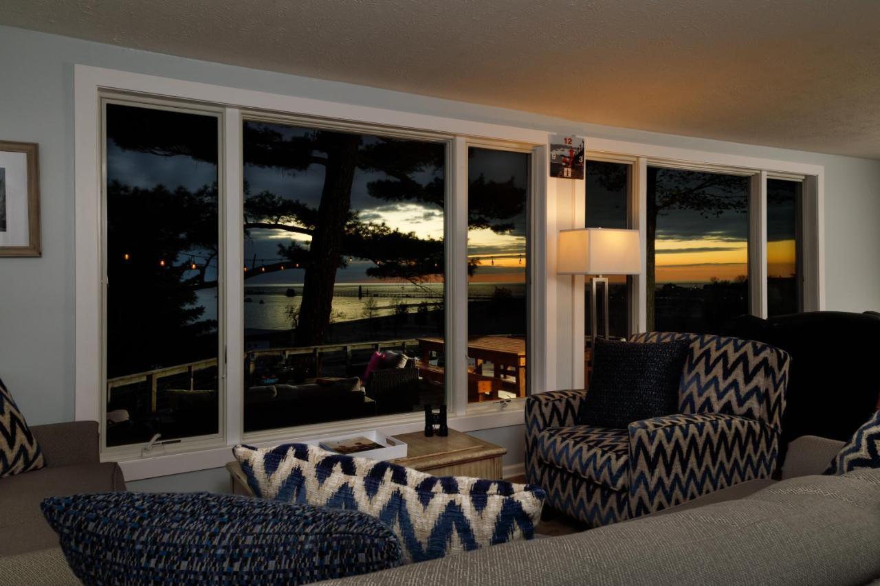 Looking Glass Beachfront Inn Grand Haven Exterior photo