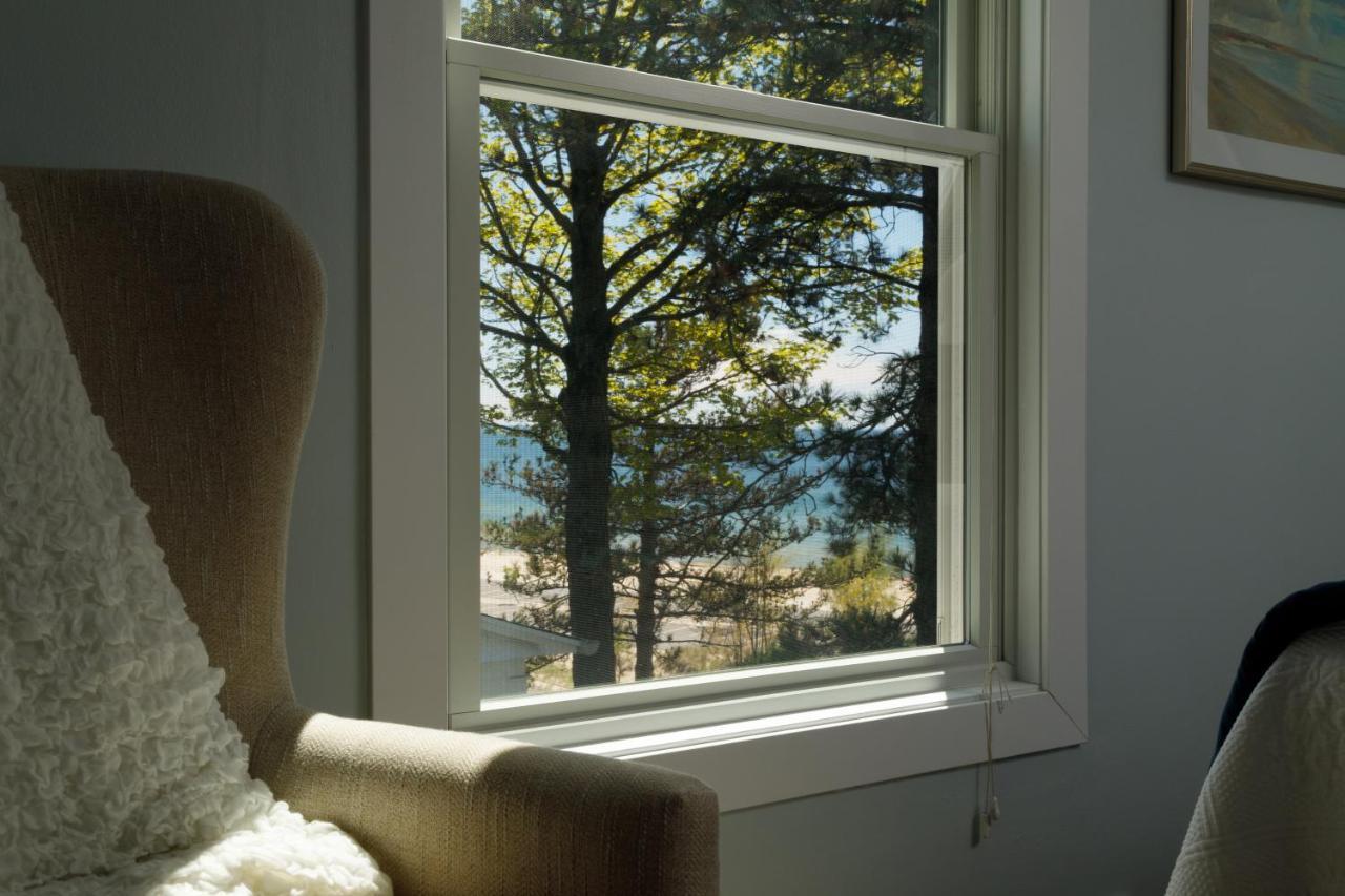 Looking Glass Beachfront Inn Grand Haven Exterior photo